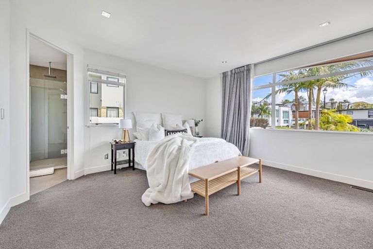 Photo of property in 15 Courtneys, West Harbour, Auckland, 0618