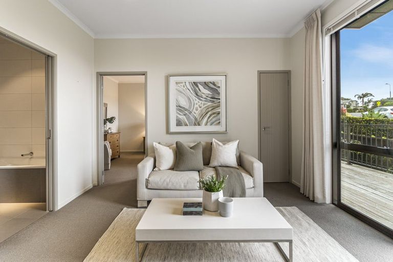 Photo of property in 2 Ashburn Close, Orewa, 0931