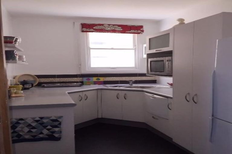Photo of property in Devonport Apartments, 43/127 Saint Aubyn Street, New Plymouth, 4310