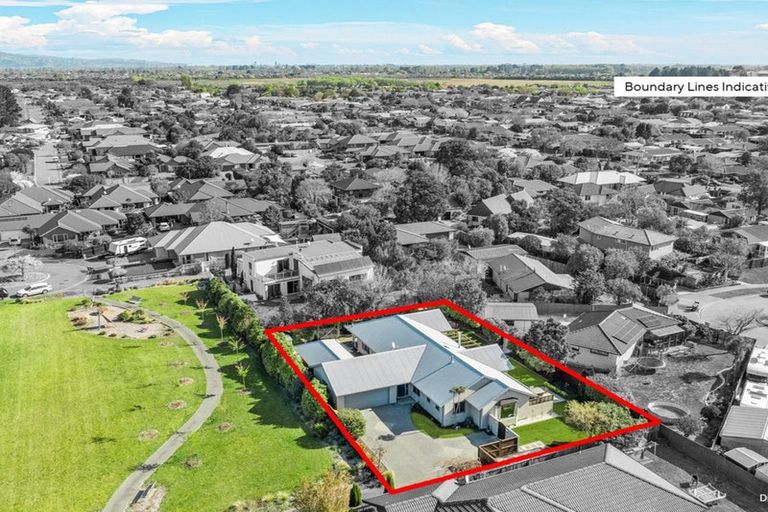 Photo of property in 20 Evergreen Place, Parklands, Christchurch, 8083