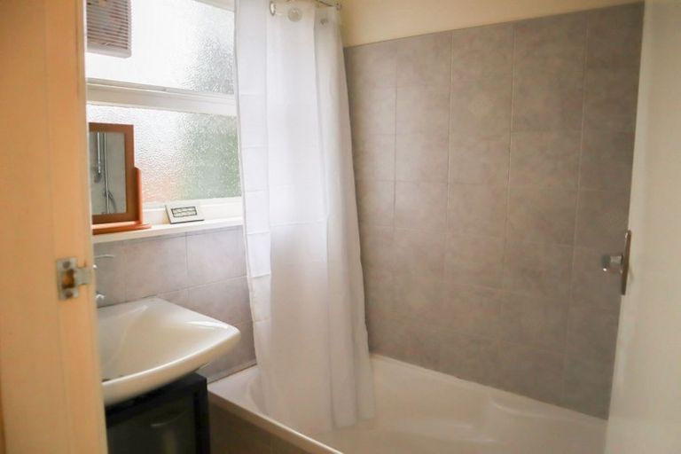 Photo of property in 2/19 Newbridge Place, Ilam, Christchurch, 8041