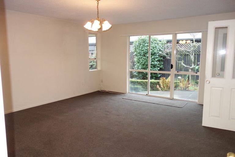 Photo of property in 2/146 Maidstone Road, Ilam, Christchurch, 8041