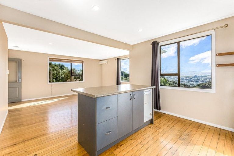 Photo of property in 26 Pikarere Street, Titahi Bay, Porirua, 5022