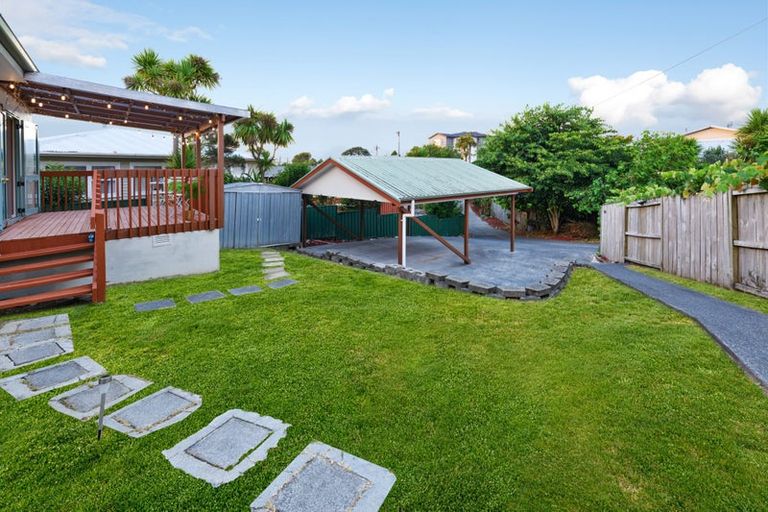 Photo of property in 2/8 Adriatic Avenue, Henderson, Auckland, 0612