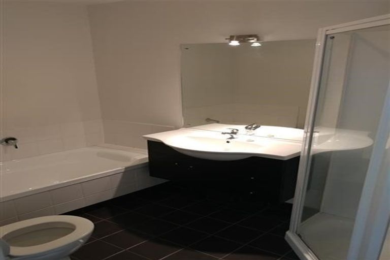 Photo of property in 10 Leneford Drive, East Tamaki, Auckland, 2013