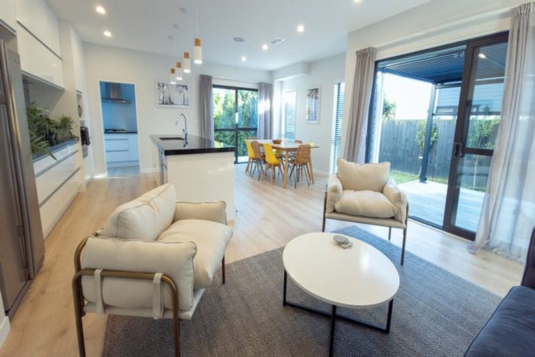 Photo of property in 1 Crompton Place, Orewa, 0931
