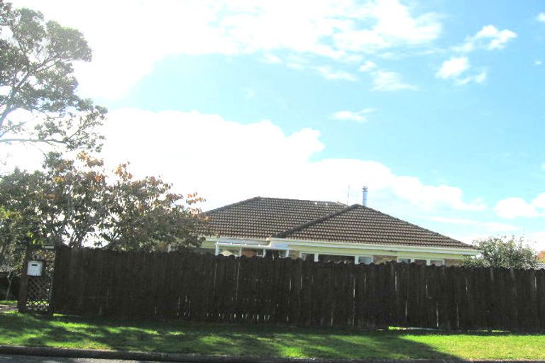 Photo of property in 5 Jennifer Place, Papatoetoe, Auckland, 2025