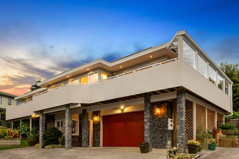 Photo of property in 22 Ballini Rise, West Harbour, Auckland, 0618