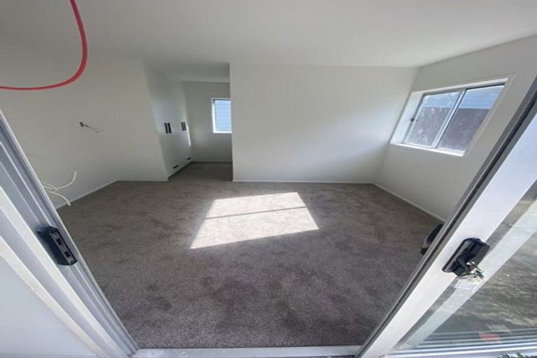 Photo of property in 1/25 Peach Road, Glenfield, Auckland, 0629