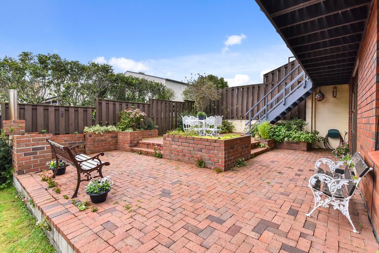 Photo of property in 2/12 Steeple Rise, Pakuranga, Auckland, 2010