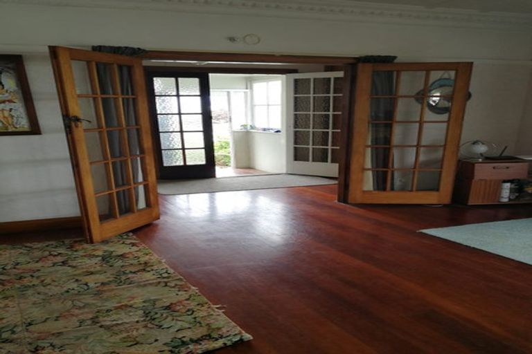 Photo of property in 2 Queens Drive, Kilbirnie, Wellington, 6022