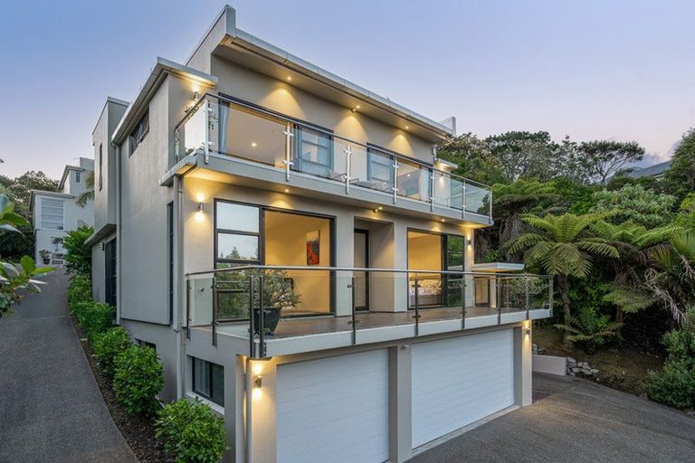 Photo of property in 16 Kahikatea Close, Campbells Bay, Auckland, 0630