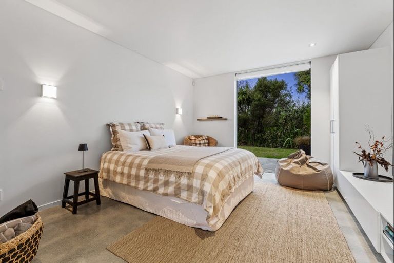 Photo of property in 64 Taumata Road, Omaha, 0986