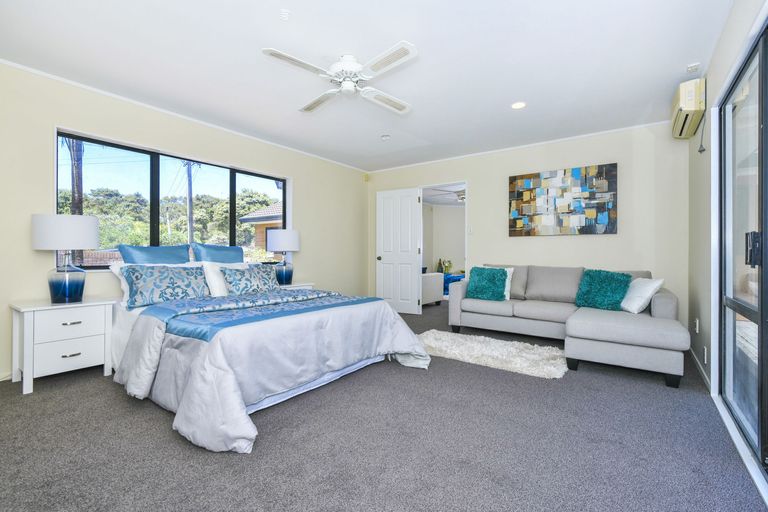 Photo of property in 5 Avonleigh Road, Green Bay, Auckland, 0604