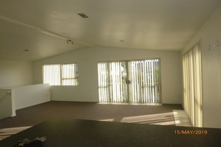 Photo of property in 1 Cron Avenue, Te Atatu South, Auckland, 0610