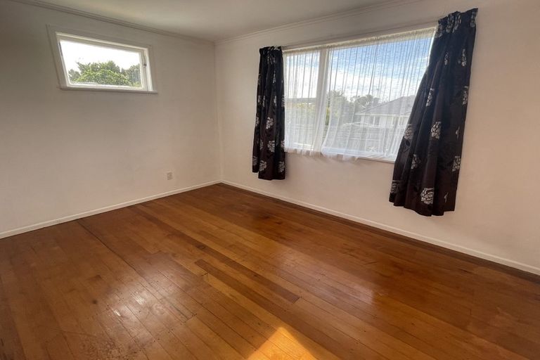 Photo of property in 20 Trojan Crescent, New Lynn, Auckland, 0600