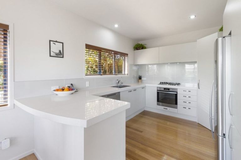 Photo of property in 4 Cove Lane, Mount Wellington, Auckland, 1060