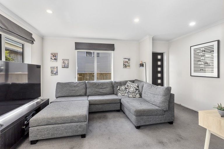 Photo of property in 7/16 Black Rock Road, Newlands, Wellington, 6037