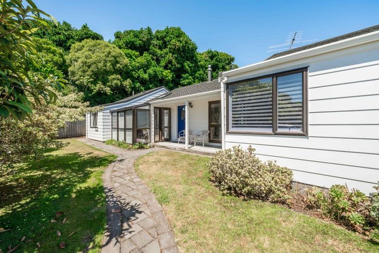Photo of property in 81 Nimmo Avenue East, Waikanae, 5036