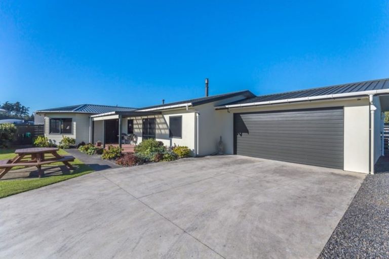 Photo of property in 50 Kent Avenue, Waitarere Beach, Levin, 5510