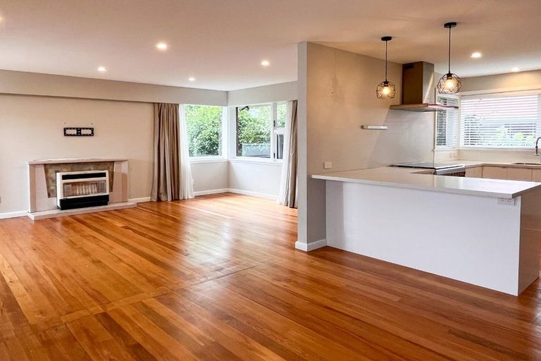 Photo of property in 180 Centaurus Road, Saint Martins, Christchurch, 8022