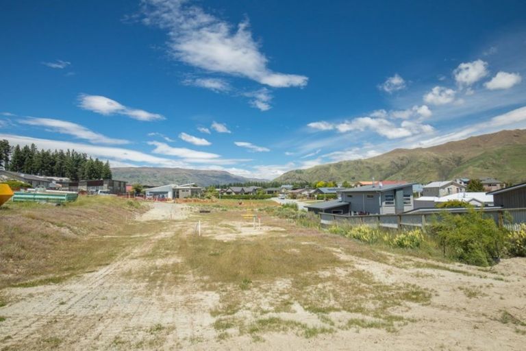 Photo of property in 10 Mcleod Avenue, Wanaka, 9305