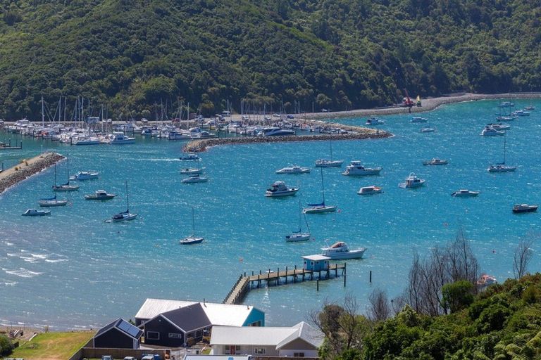 Photo of property in 42 Waimarama Street, Waikawa, Picton, 7220