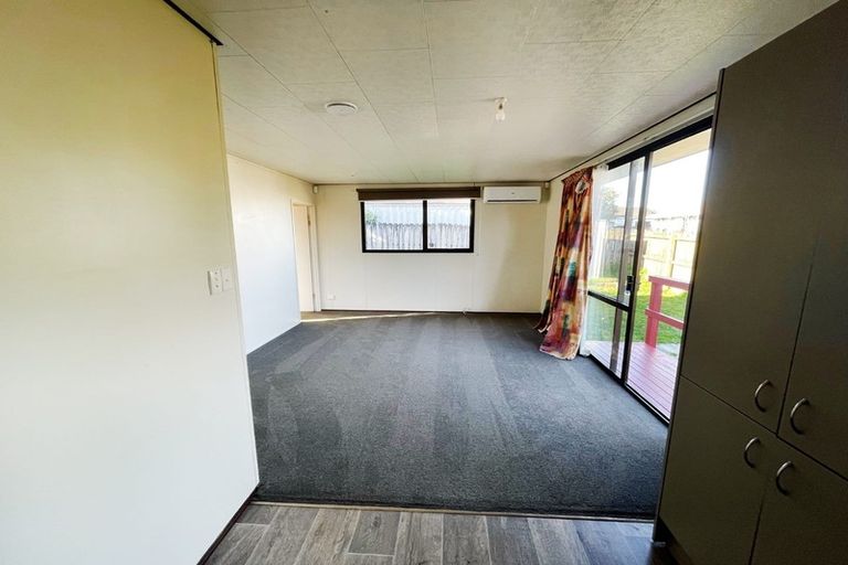 Photo of property in 2/27 Nearco Street, Randwick Park, Auckland, 2105