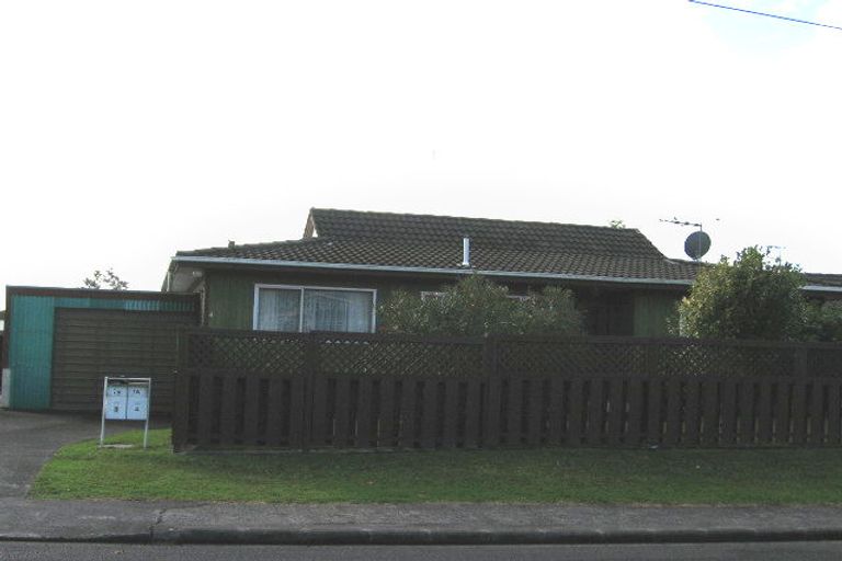 Photo of property in 5/1a Amberley Avenue, Te Atatu South, Auckland, 0610