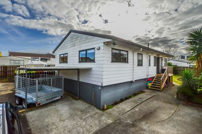Photo of property in 2/9 Bellville Drive, Clendon Park, Auckland, 2103