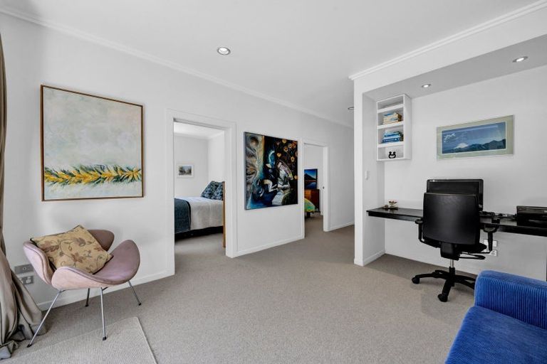 Photo of property in 290 Devon Street West, New Plymouth, 4310