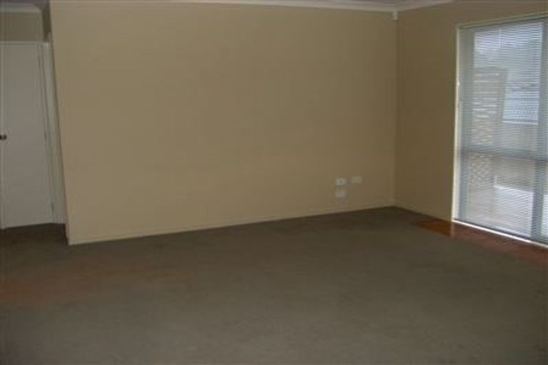 Photo of property in 24 Toledo Avenue, Henderson, Auckland, 0612