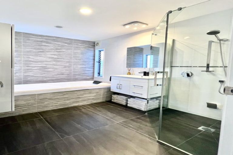 Photo of property in 16 Southworth Place, Grandview Heights, Hamilton, 3200