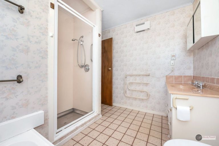 Photo of property in 15a Montgomery Crescent, Clouston Park, Upper Hutt, 5018