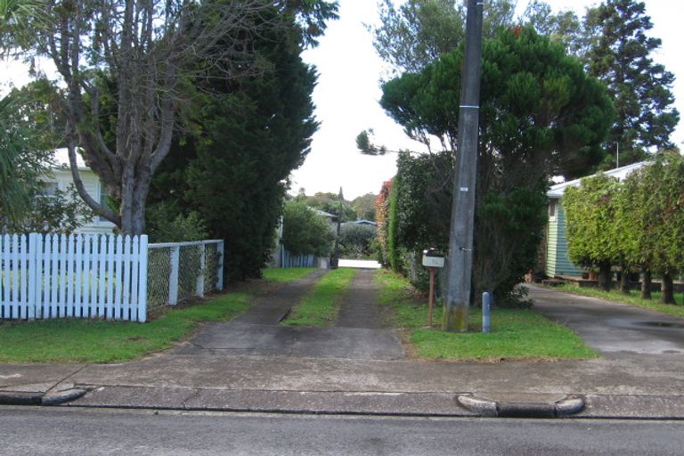 Photo of property in 13 Longburn Road, Henderson, Auckland, 0610