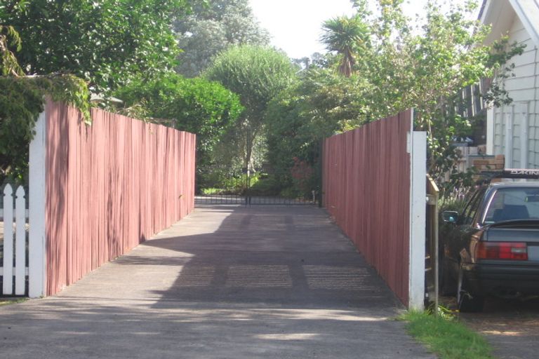 Photo of property in 1/16 Brook Street, Milford, Auckland, 0620