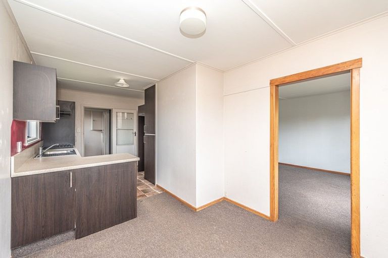 Photo of property in 19 Hussey Street, Waverley, 4510