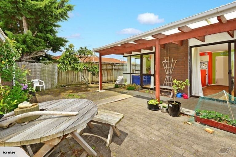 Photo of property in 3/22 Evelyn Place, Hillcrest, Auckland, 0627