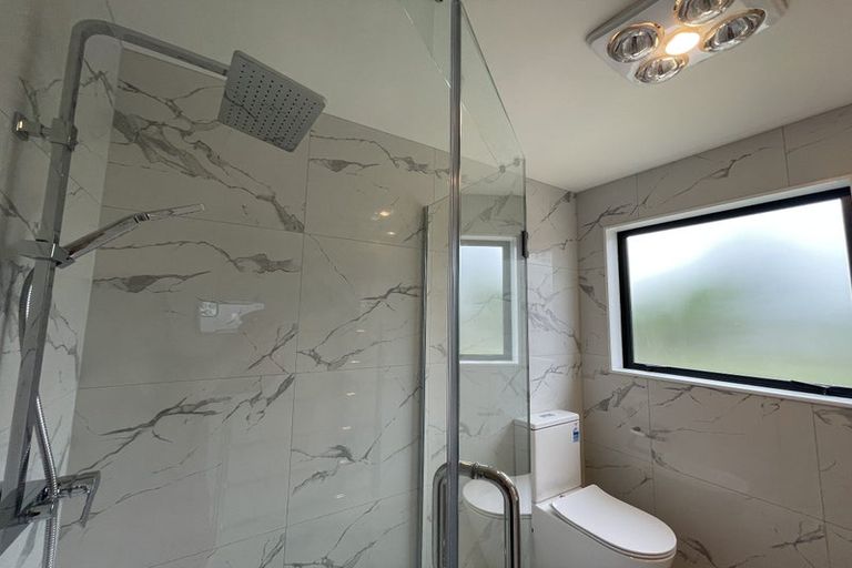 Photo of property in 30a Lowtherhurst Road, Massey, Auckland, 0614