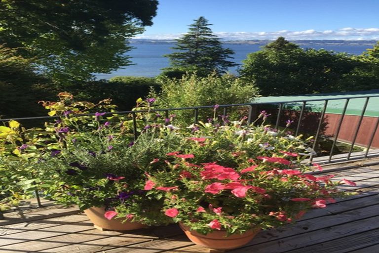 Photo of property in 5 Naera Place, Kawaha Point, Rotorua, 3010