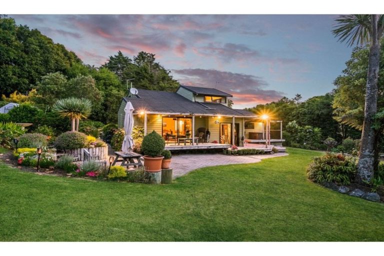 Photo of property in 168 Carter Road, Oratia, Auckland, 0604