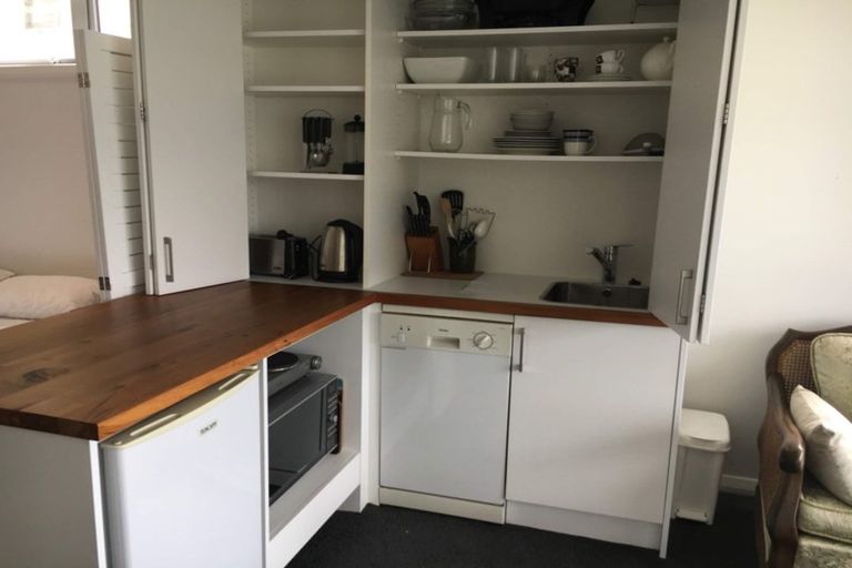 Photo of property in 131 Marine Parade, Seatoun, Wellington, 6022