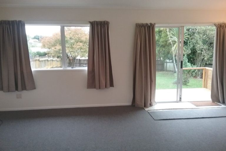 Photo of property in 7a Lynwood Road, New Lynn, Auckland, 0600