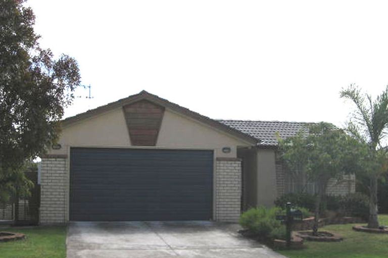 Photo of property in 11 Freestone Place, Henderson, Auckland, 0612