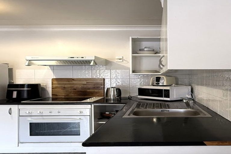 Photo of property in 1/57 Carrington Street, Lower Vogeltown, New Plymouth, 4310