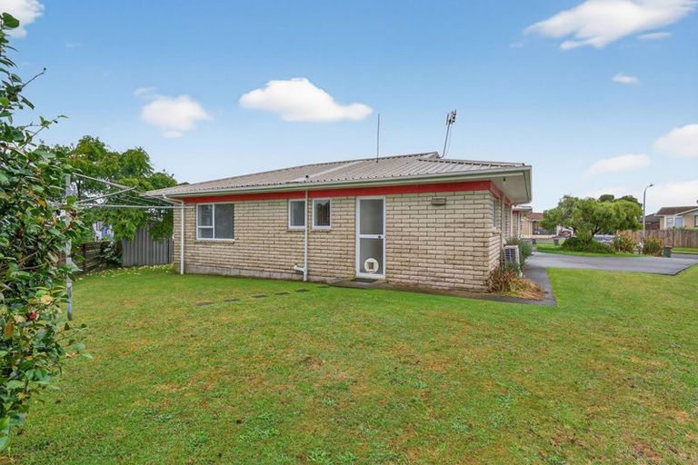 Photo of property in 41 Edgewater Parade, Waiuku, 2123
