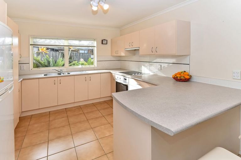 Photo of property in 21 Emmerdale Avenue, Papakura, 2110