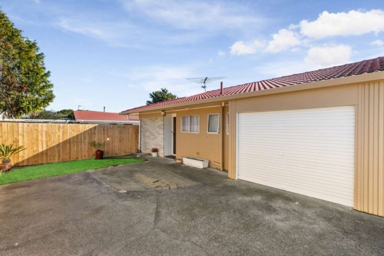 Photo of property in 2/461 Great South Road, Opaheke, Papakura, 2113