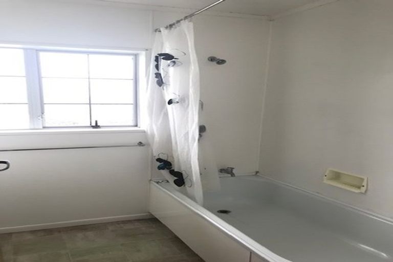 Photo of property in 2/14 Fuller Grove, Woburn, Lower Hutt, 5010