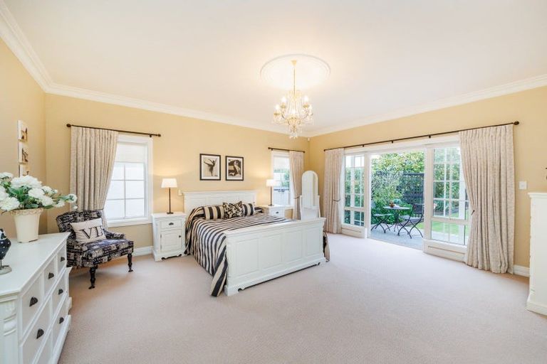 Photo of property in 35 Cashmere Drive, Fitzherbert, Palmerston North, 4410